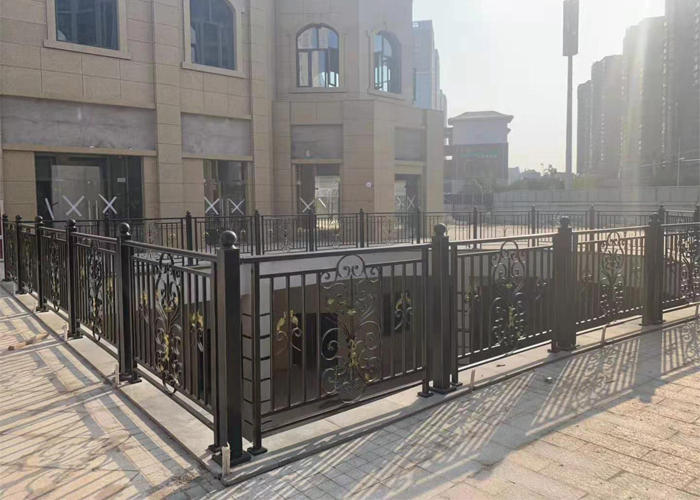宜春商业中心商场室外锌钢护栏扶手工程案例