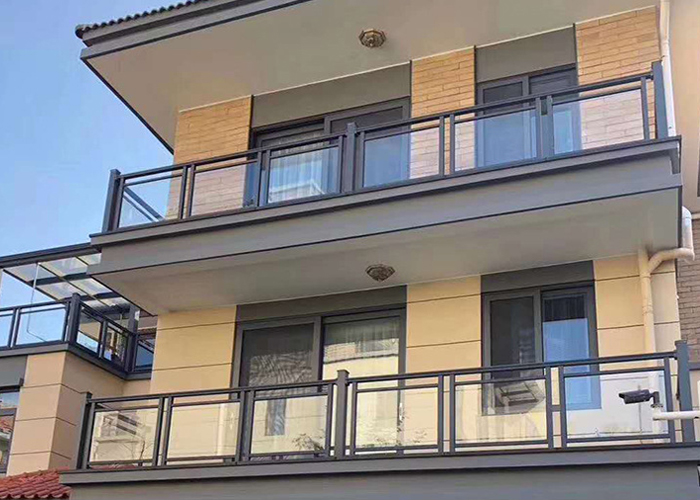 宜春小区锌钢玻璃阳台护栏工程案例
